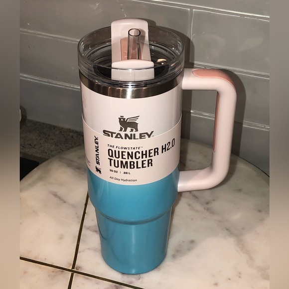 ✨NWT✨ Stanley 30 oz. Quencher H2.0 FlowState Tumbler Pool Ombré - Picture 1 of 12